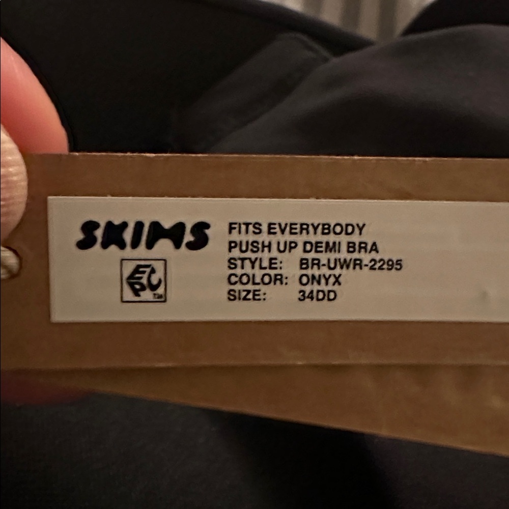Skims Fits Everybody Push Up Demi Bra - Picture 3 of 4